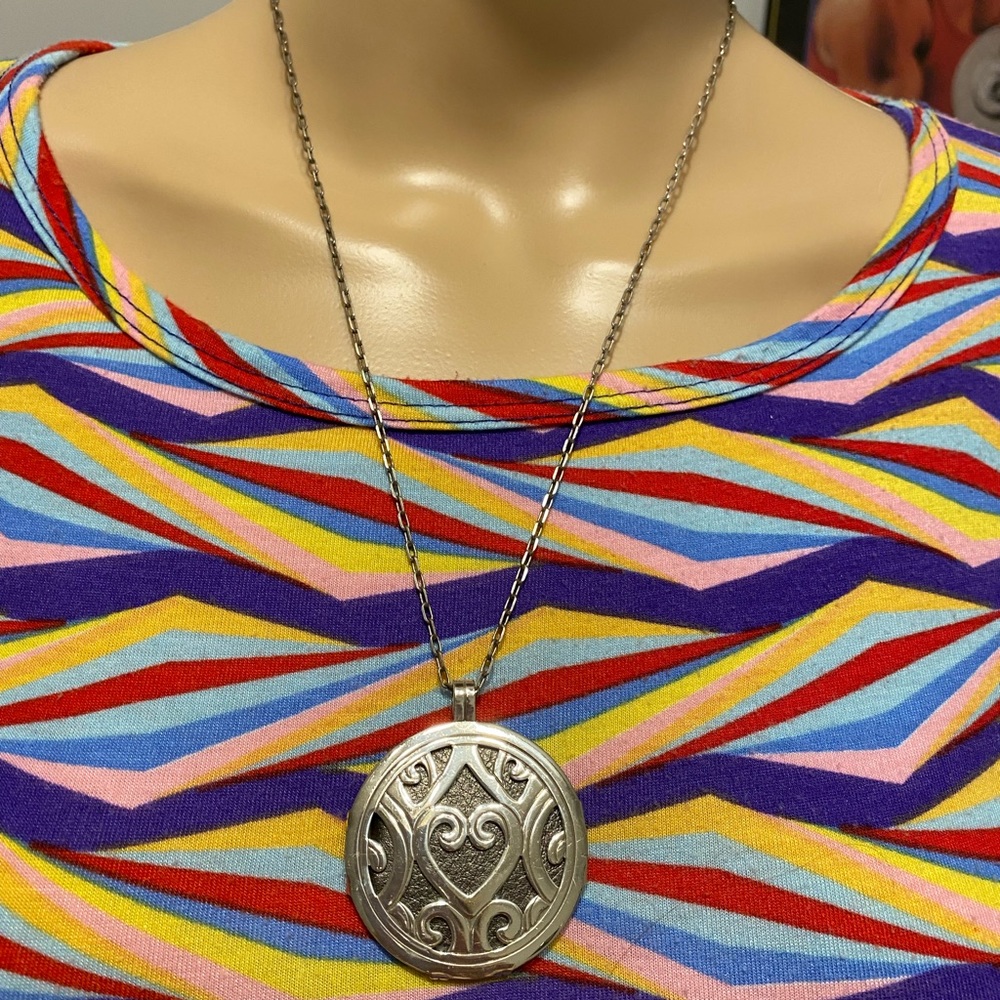 Statement‎ Pendant Necklace Silver Tone Round Medallion Chain Jewelry